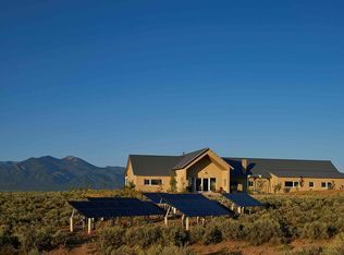 5 Chamisa Dr, Ranchos De Taos, NM 87557