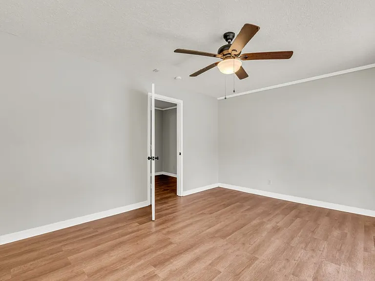 132 Juanita St — Photo 8