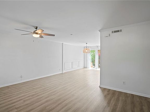 4th image of 2825 NE Expy NE APT N4