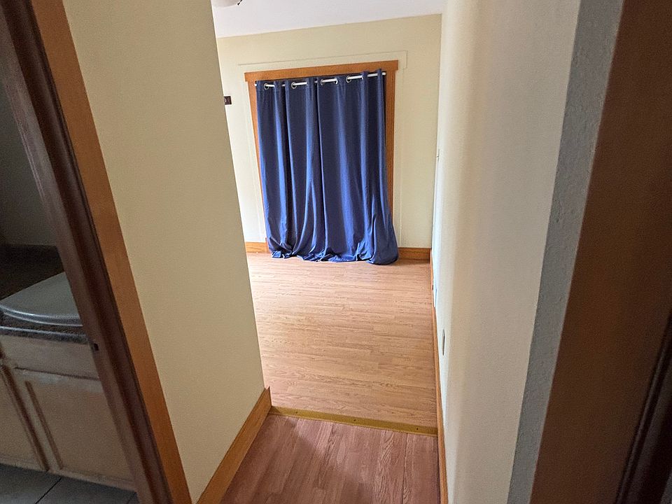 from hallway into entrance room