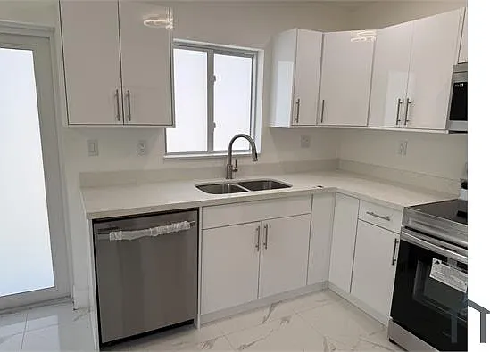 231 NW 3rd Ave — Photo 6
