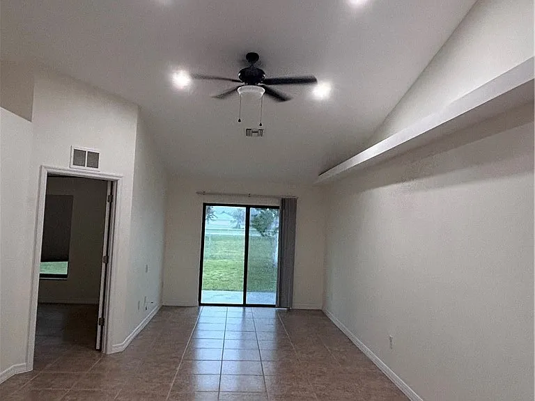 1117 SW 8th Pl — Photo 3
