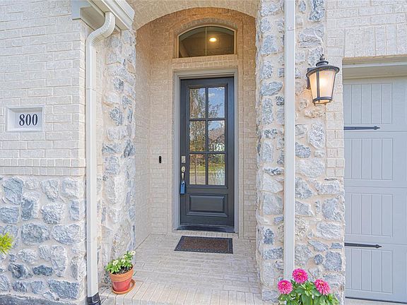 3rd image of 800 Glen Crossing Dr