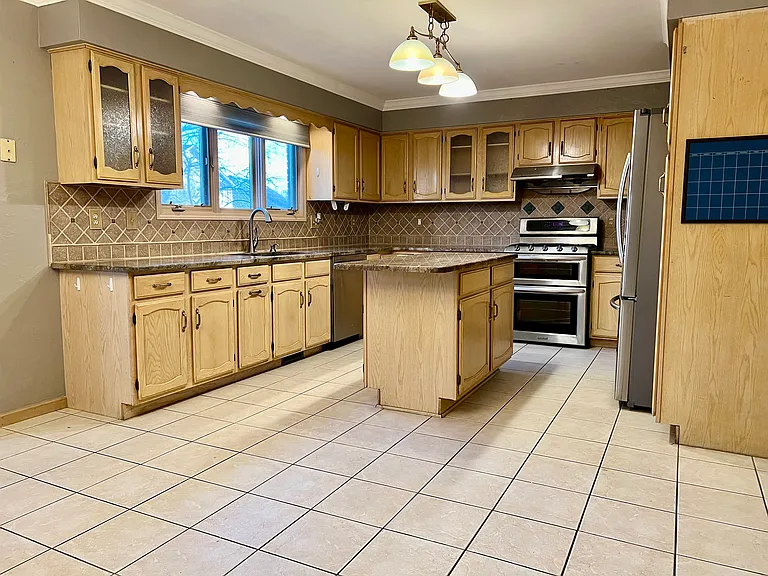 3263 Primrose Dr — Photo 6