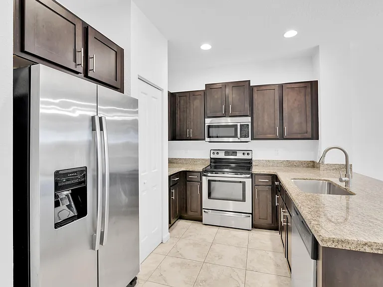 358 SE 1st Way — Photo 9