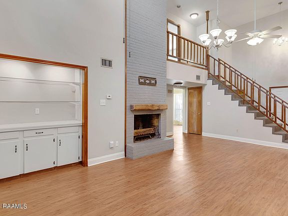 5th image of 305 Halcott Dr APT 105