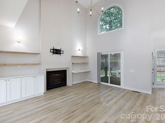 4th image of 2544 Barrington Ct