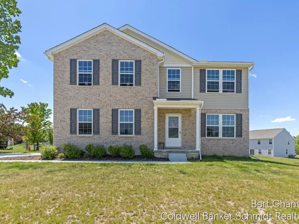 8376 N Oaks Ct, Grand Blanc, MI 48439