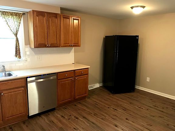 3rd image of 363 Robert Dr #1