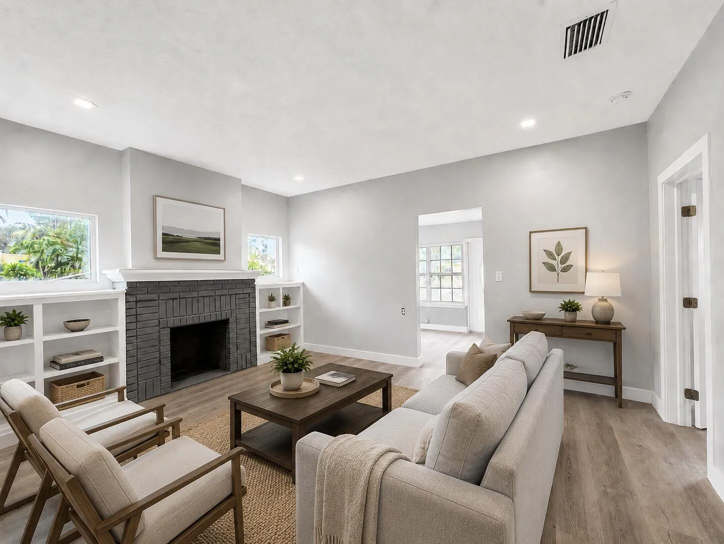 3 bed, 1.0 bath, 1325 sqft, $2,775 — Photo 2