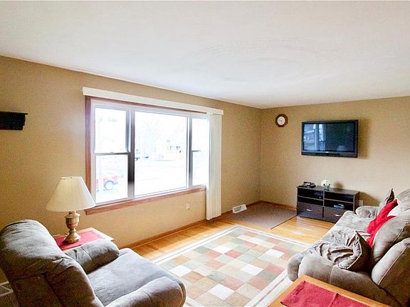 5th image of 107 Schuler St