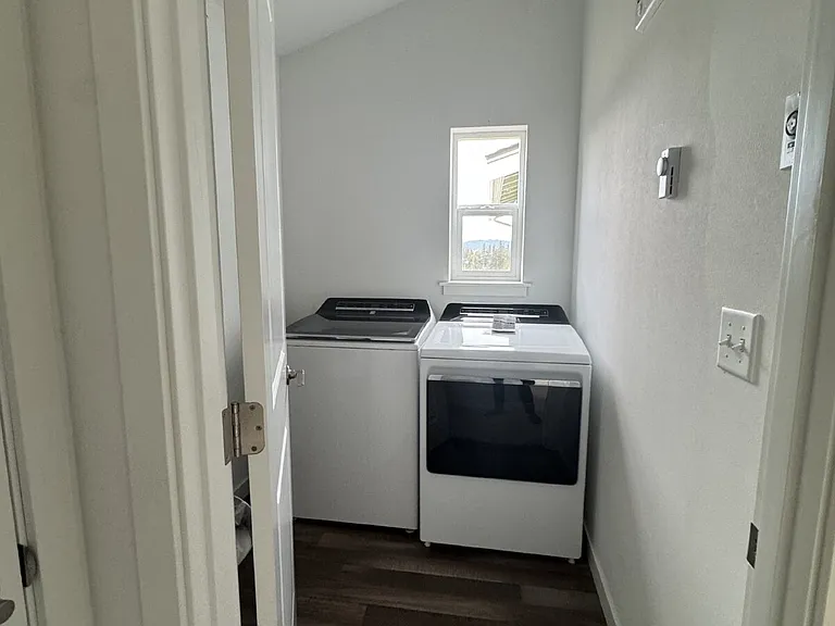 605 Finnegan Way — Photo 23