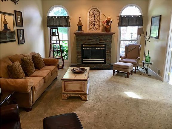 4th image of 144 Maplevue Dr