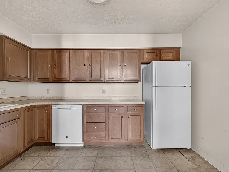 211 Park Ave #6 — Photo 5