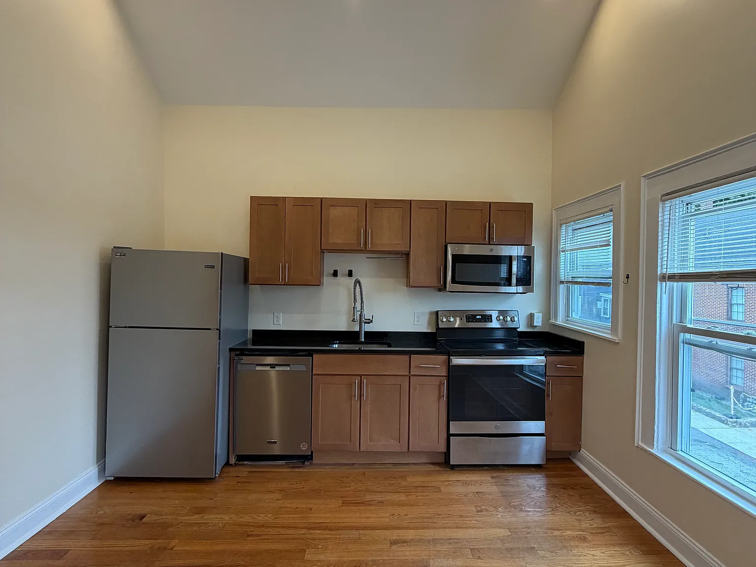 2 bed, $1,975 — Photo 4