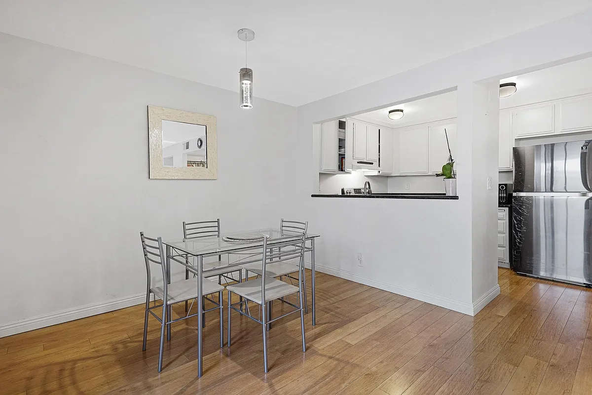 Building Photo - 435 S Virgil Ave #102