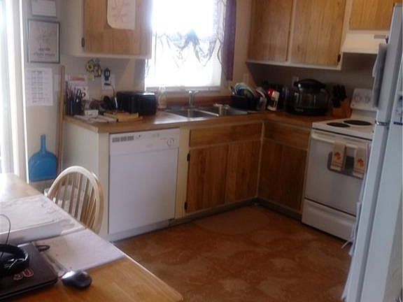 3rd image of 1030 NE 8th Pl