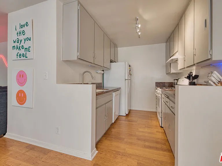 1524 Berkeley St #5 — Photo 6