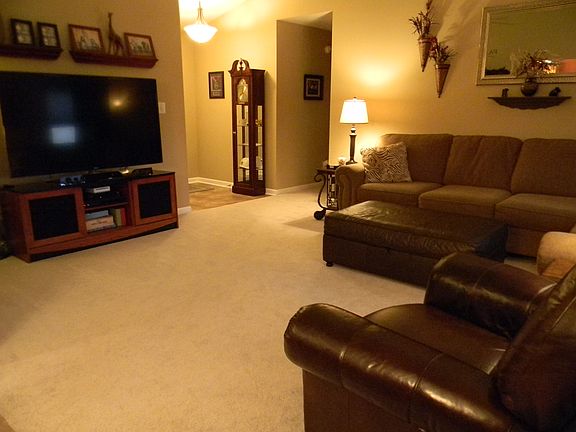 3rd image of 1223 Meadowood Dr