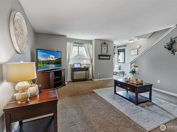 5th image of 11804 112th Avenue Ct E