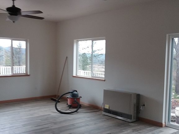 4th image of 9734 Hoberg Dr E