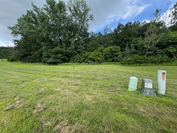 2720 Oakhurst Dr, Lake City, MN 55041