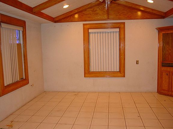 5th image of 1008 Perales Martinez St