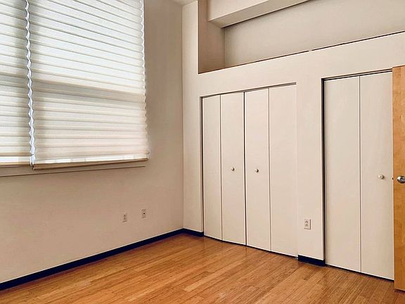 5th image of 120 Holmes St Unit 220