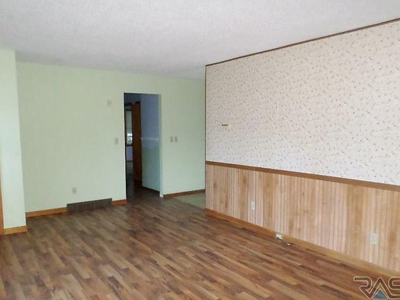 3rd image of 301 6th St N