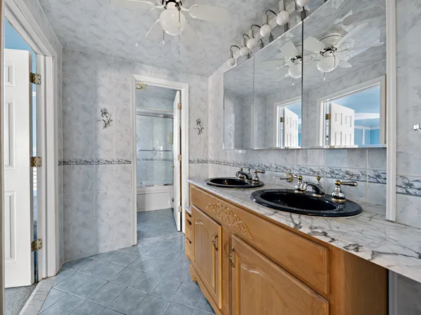 6660 Ridge Boulevard image 13 of 21