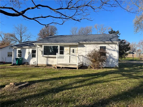 140 W Roberts Dr, Mt Zion, IL 62549