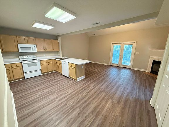 4th image of 3449 Westgate Dr