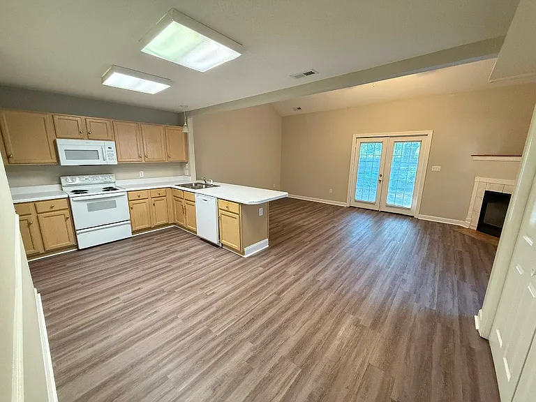 3449 Westgate Dr — Photo 4