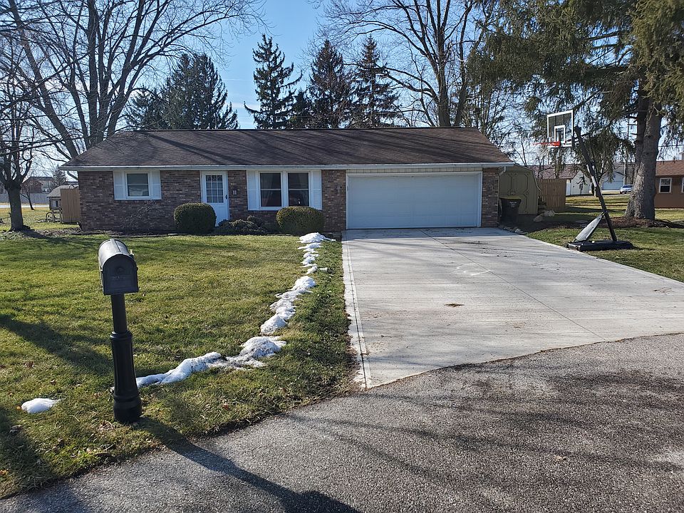 1st image of 202 Oak Park Dr