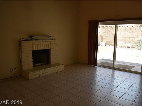 2nd image of 1920 Plumas Ct