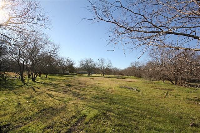 2nd image of 1921 Don Lee Rd