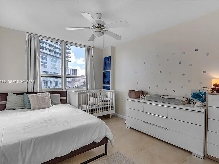 2000 N Bayshore Dr #909 — Photo 22