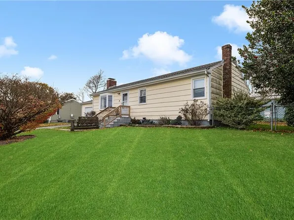 14 Valhalla Dr, Portsmouth, RI 02871
