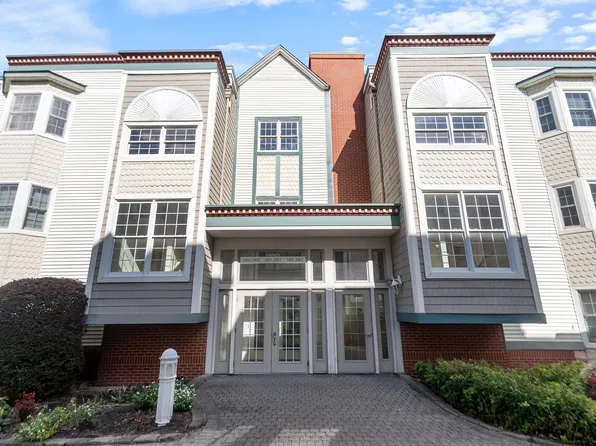 302 The Promenade image 47 of 48