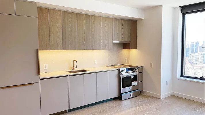 Rented by YouYork Management LLC | media 17