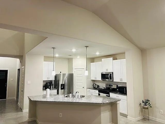 4 bed, 3.5 bath, 2619 sqft, $2,800 — Photo 4