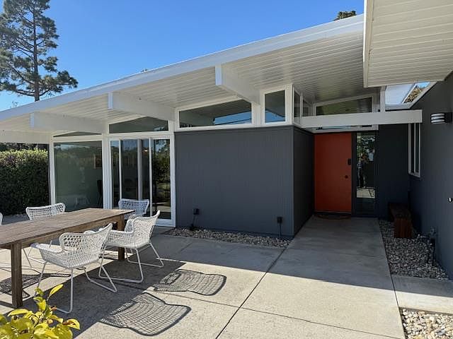 2nd image of 2068 New Brunswick Dr
