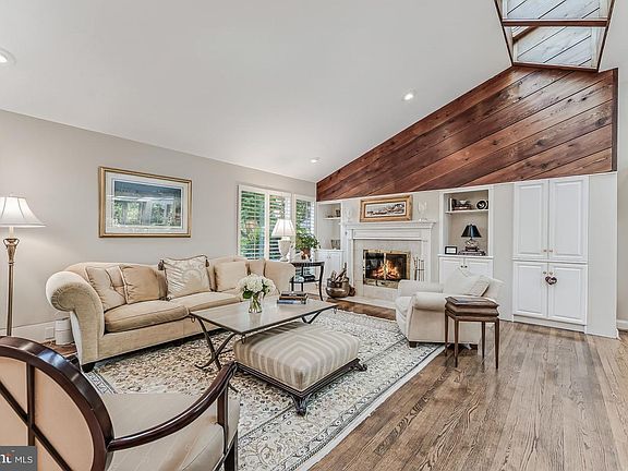 3rd image of 4015 Laird Pl
