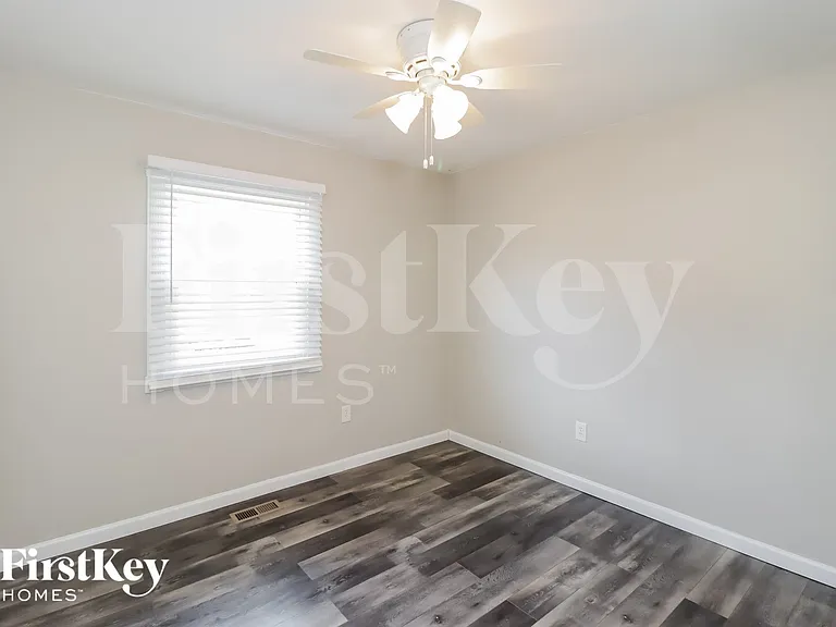 958 Sheffield Dr — Photo 11