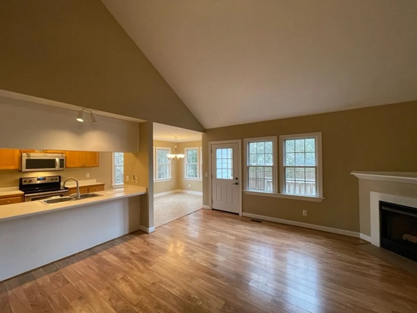 Charming 3-Bedroom in Fuquay! — Photo 3