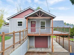 827 Kent St, Silverton, OR 97381