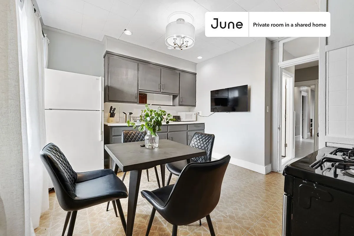 Queen bedroom in 4 bed/2 bath home in Allston #502 B — Photo 4