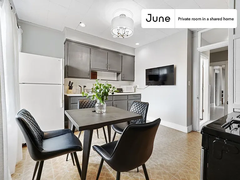 76 Easton St #C — Photo 6