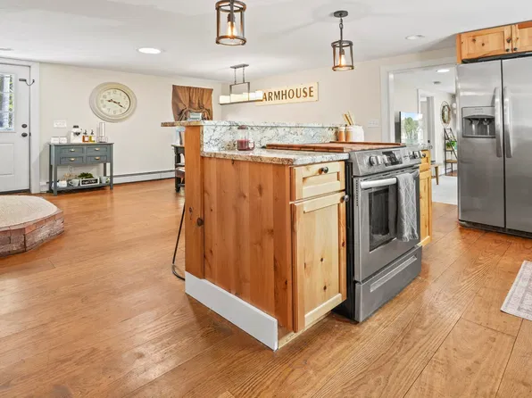 44 Little Alum Rd, Brimfield, MA 01010