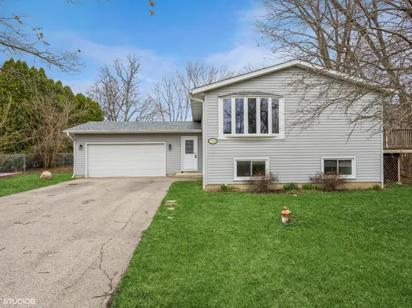 7702 Wonder View Dr, Wonder Lake, IL 60097